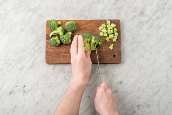 Snijd de broccoli