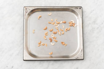 Toast cashews