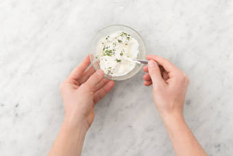 Meng de labne met de munt.