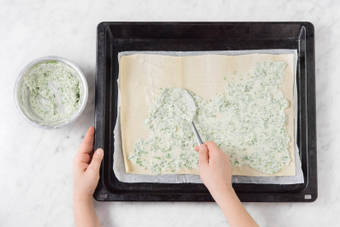 flammkuchen bestreichen