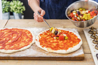 Assemble the calzones