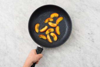 PFIRSICH karamellisieren