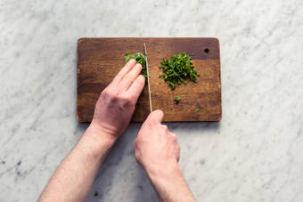 Appel en kruiden snijden