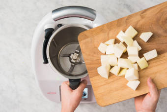 KOHLRABI ZERKLEINERN