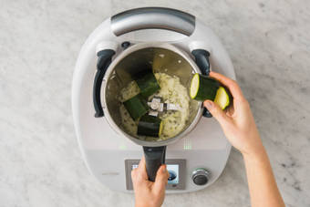 PUFFERTEIG VORBEREITEN