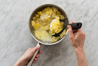 KARTOFFELSTAMPF ZUBEREITEN