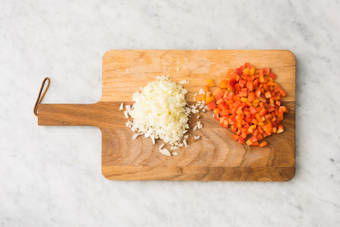 Paprika en ui snijden