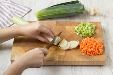 Chop the carrot and celery into cubes, the leek into discs