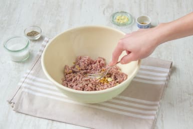 Mix the lamb mince with the spices