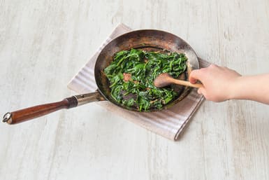 Cook the spinach with the garlic