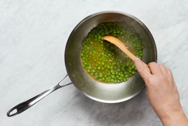 Cook Garlic and Peas