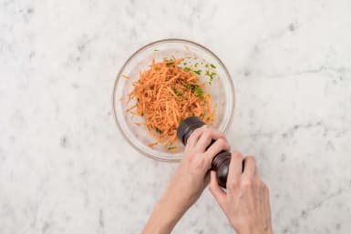 Assaisonner la salade de carottes