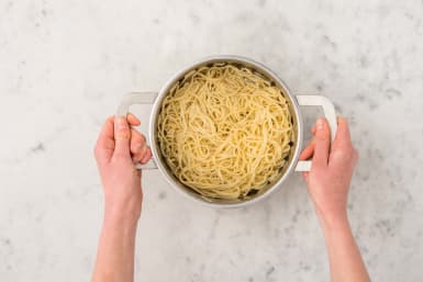 Spaghetti kochen