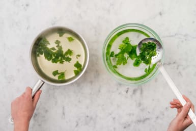 Préparer la sauce persil beurre noisette