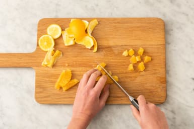 Förbered apelsinsalsa