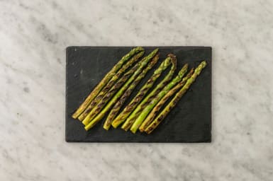 Grill asparagus