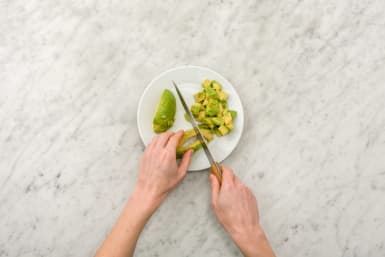 Avocado in Würfel schneiden