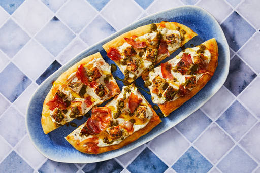 HFUSRC_R18048A_Hero_TuscanWhitePizzaWithChickenAndProsciutto_W04_81_2026_Web-e749ac14