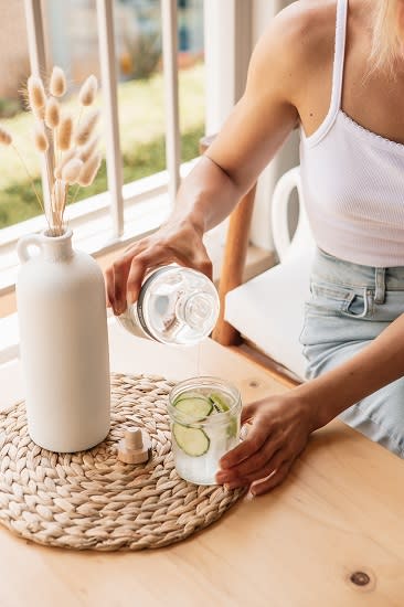 Looking for refreshment? These non-alcoholic keto drinks will whet your whistle!
