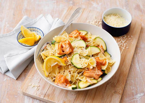 Farfalle Met Warm Gerookte Schotse Zalm En Parmezaanse Kaas Recept