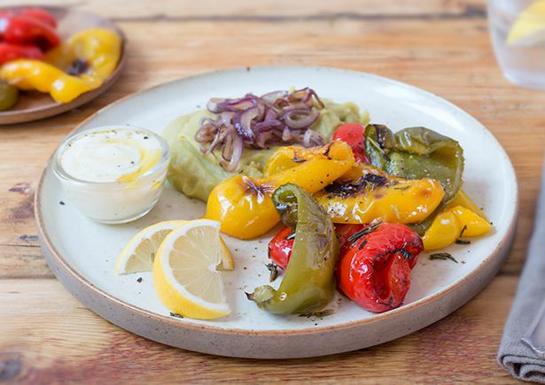 Buntes Paprikagemüse mit Erbsenpüree Rezept | HelloFresh