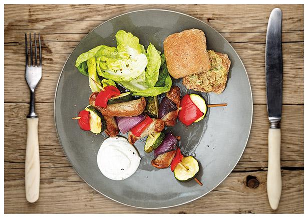 Bratwurst-Gemüse-Spieße aus dem Ofen Rezept | HelloFresh