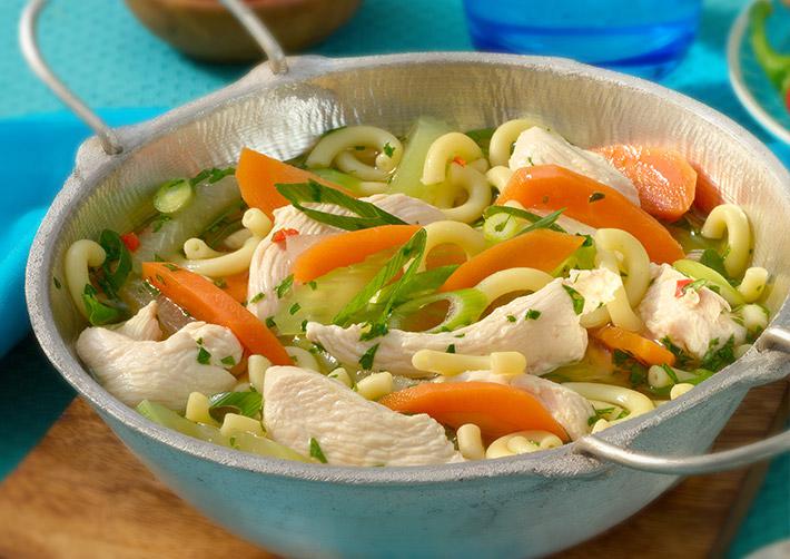 Asia-Nudeltopf Rezept | HelloFresh