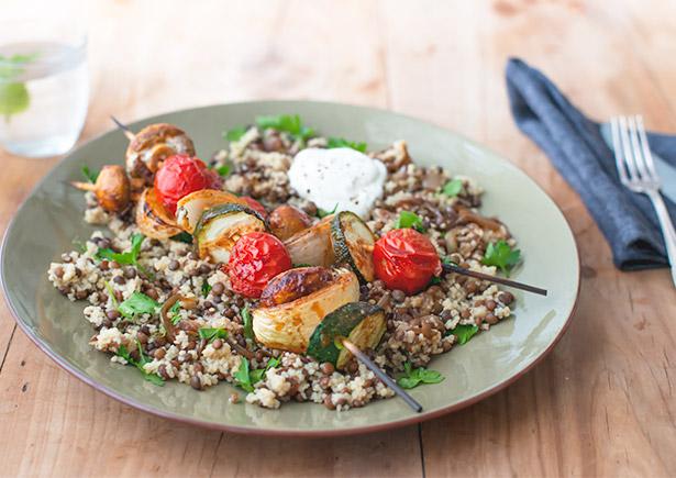 Marokkanisch gewürzte Gemüsespieße Rezept | HelloFresh