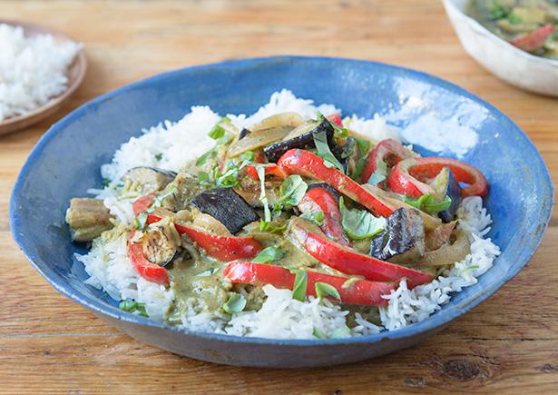 Thailändisches Auberginen Curry Rezept | HelloFresh