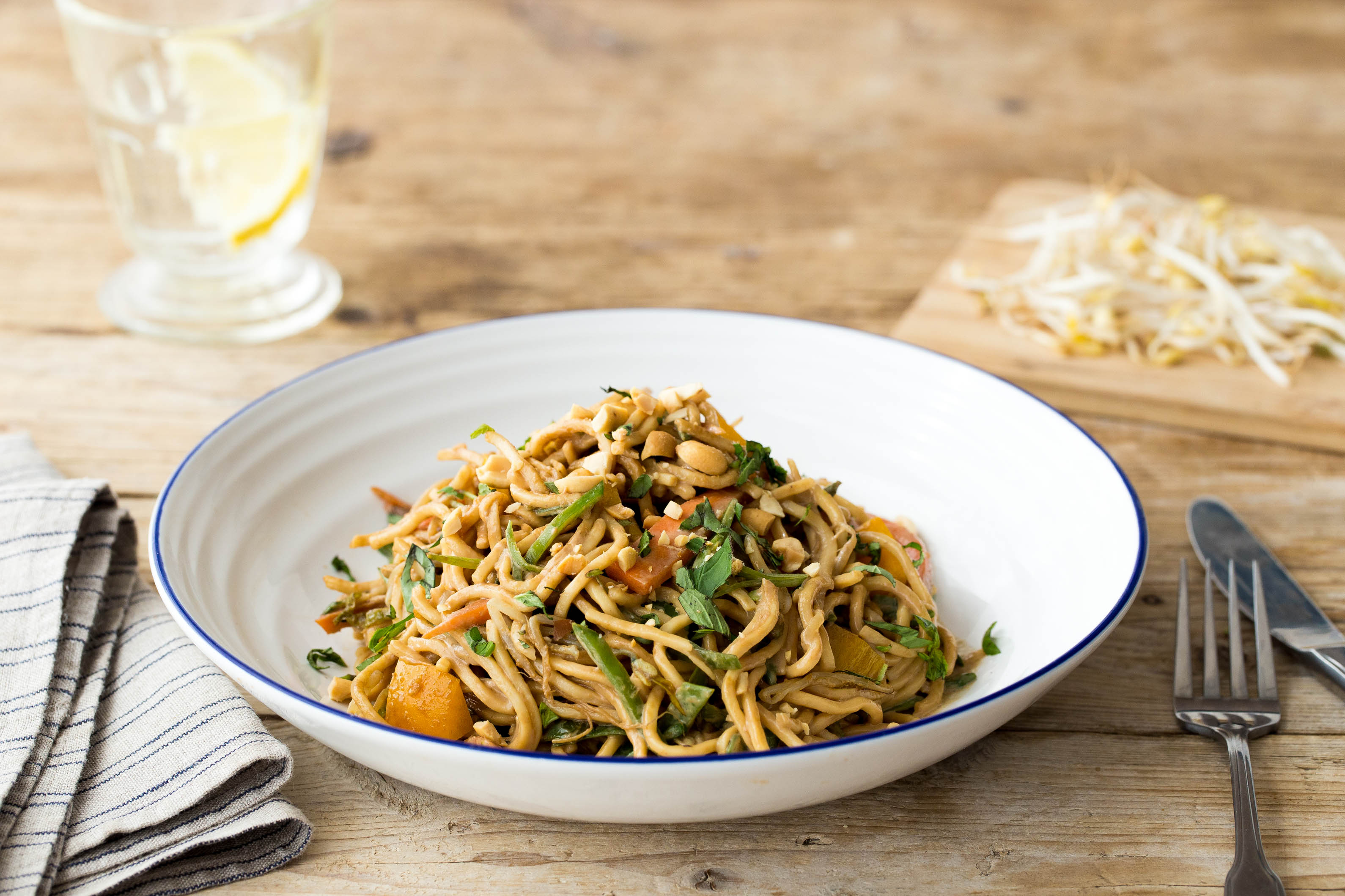 Fernweh auf dem Teller: Thai-Nudel-Pfanne Rezept