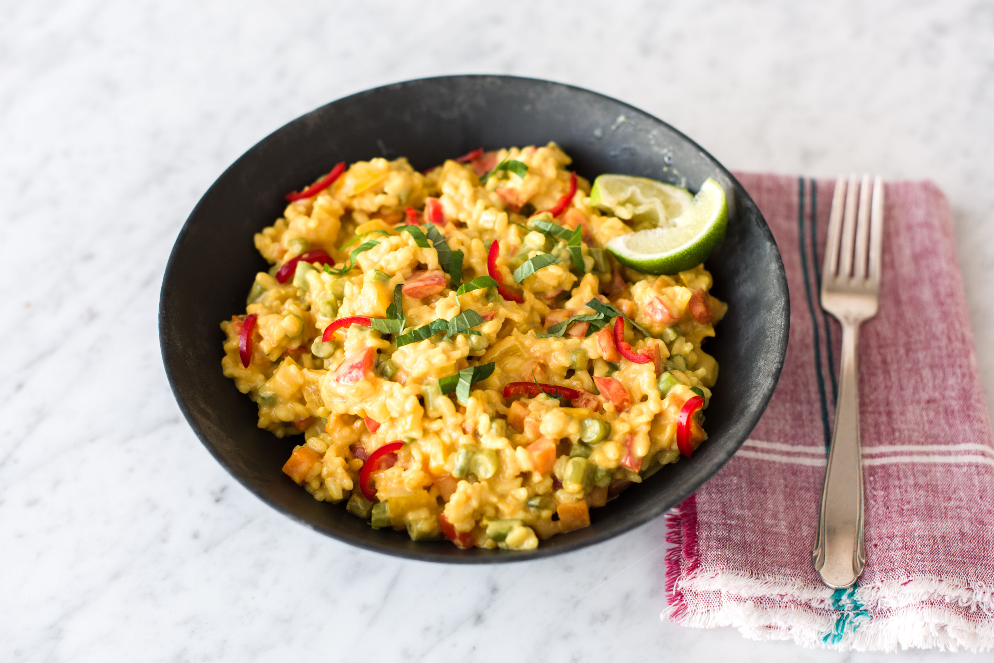 Gelbes Curry-Risotto mit Paprika-Bohnen-Gemüse Rezept | HelloFresh