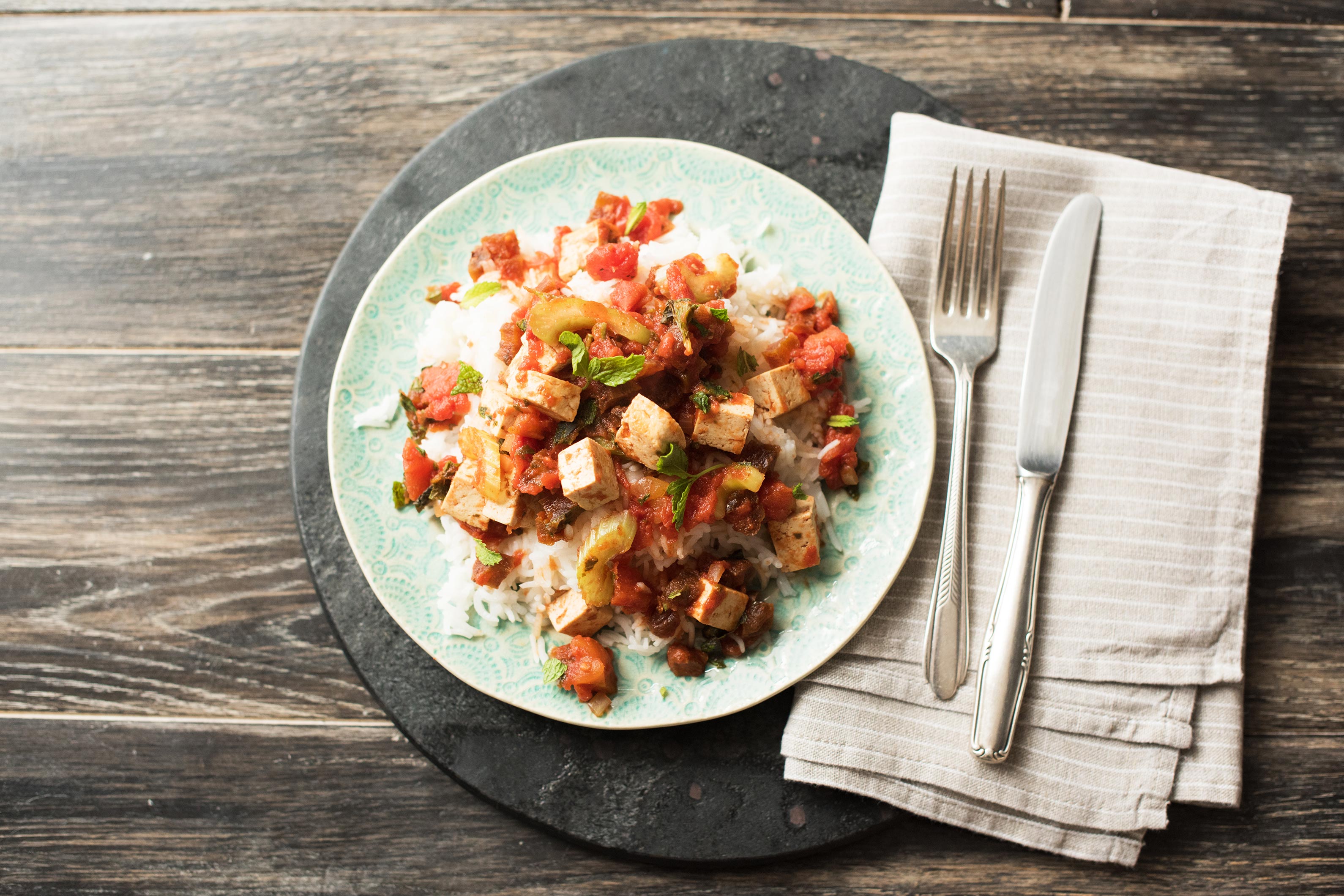 Vegan, frisch, fruchtig: Tomaten-Tofu Rezept | HelloFresh