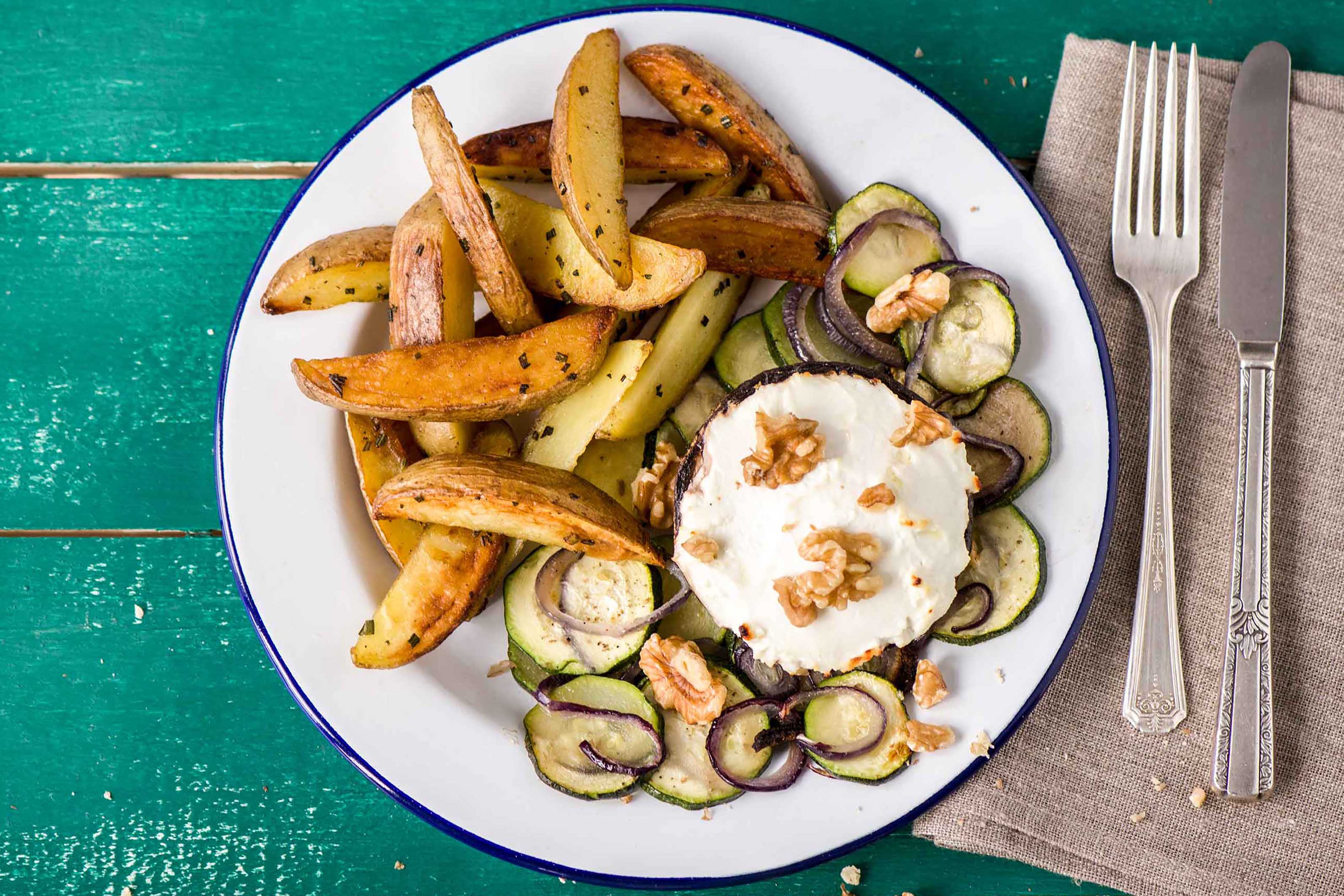 Portobello uit de oven met verse rozemarijn, zachte geitenkaas