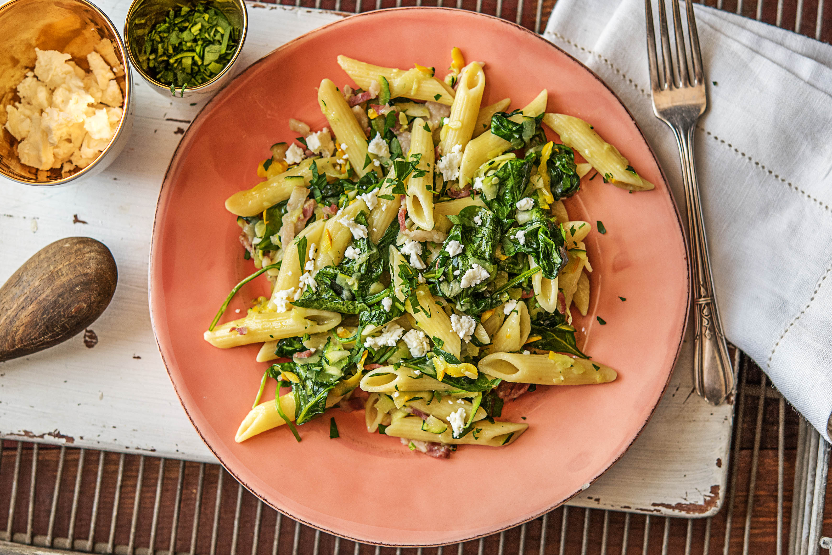 Penne mit Schinkenspeck und Feta, Rezept | HelloFresh