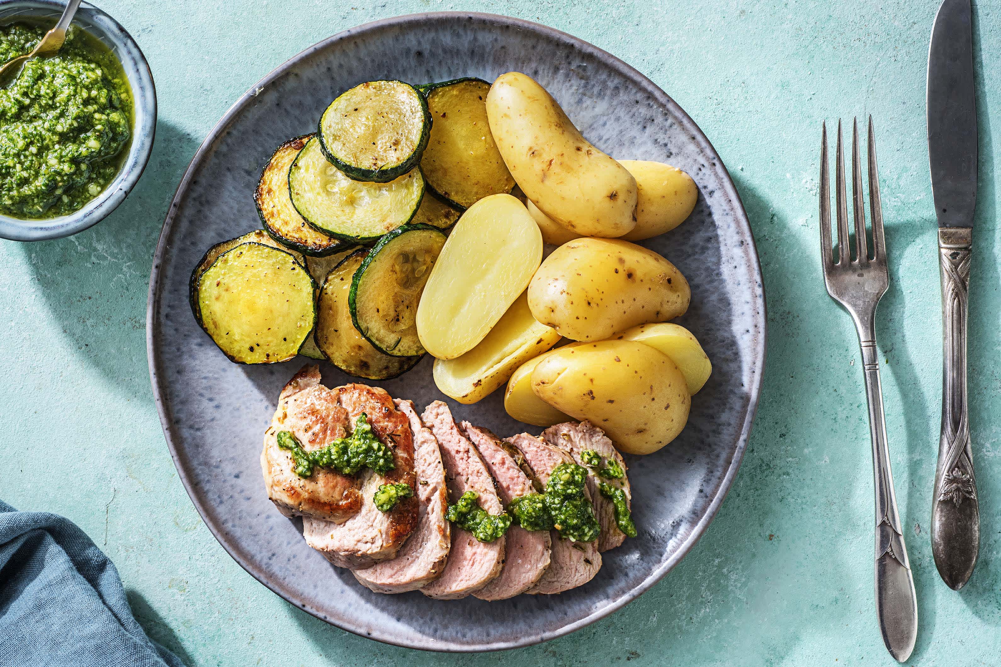 Deftiges Schweinefilet mit Pesto Rezept | HelloFresh Deftiges Schweinefilet mit Pesto Rezept | HelloFresh