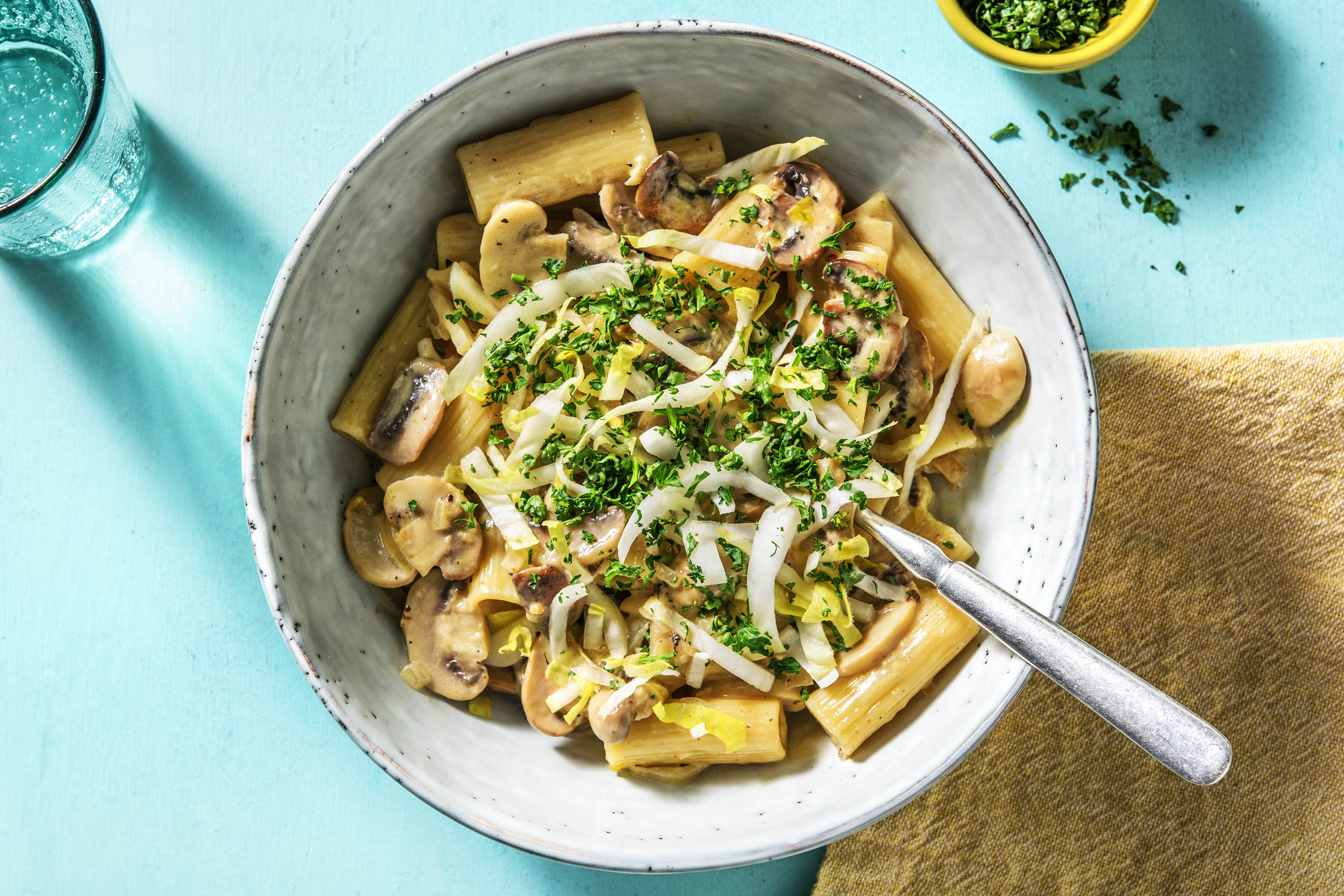 Rigatoni et sauce aux champignons et crème Recette | HelloFresh