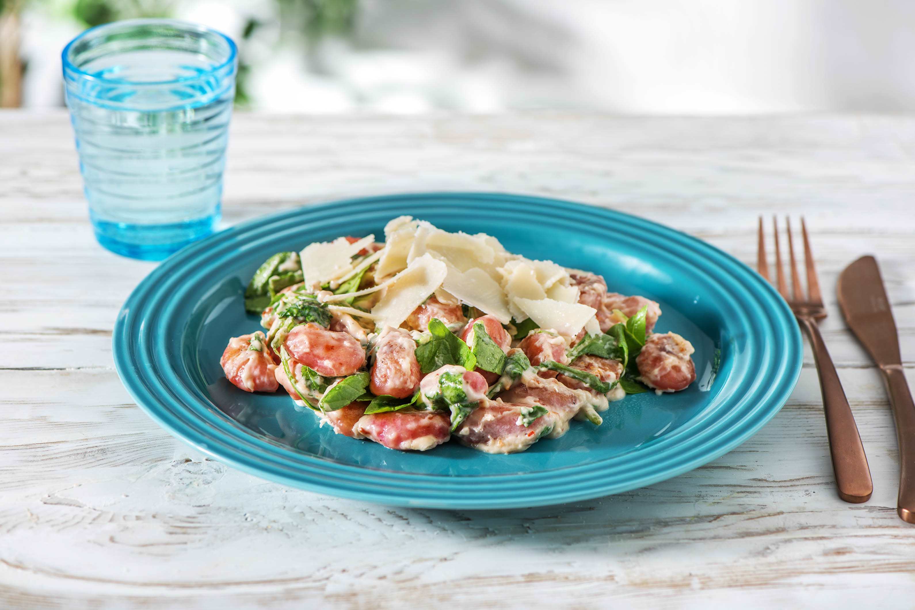1 Pers. Rote Beete Gnocchi mit cremiger Soße Rezept | HelloFresh