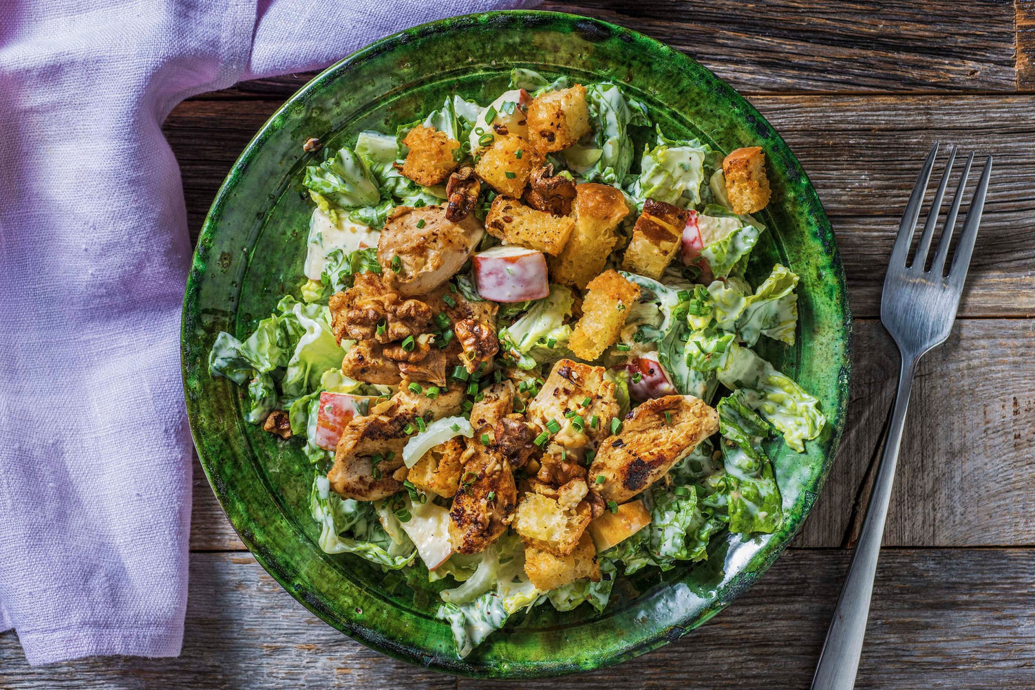 Hähnchensalat nach Waldorf-Art mit Croûtons Rezept | HelloFresh Hähnchensalat nach Waldorf-Art mit Croûtons Rezept | HelloFresh