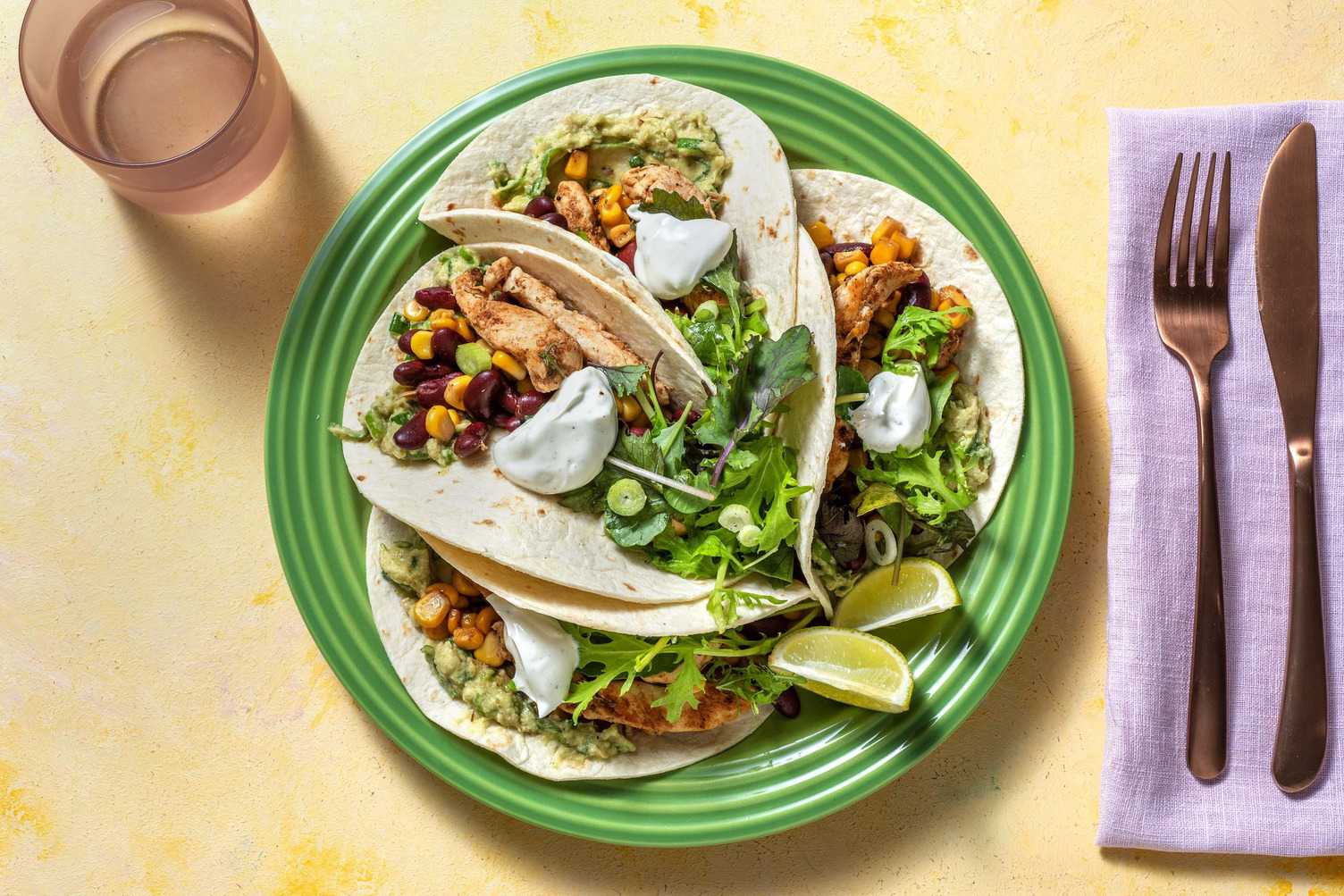 Tacos mit Hähnchen, Mais und Bohnen Rezept | HelloFresh