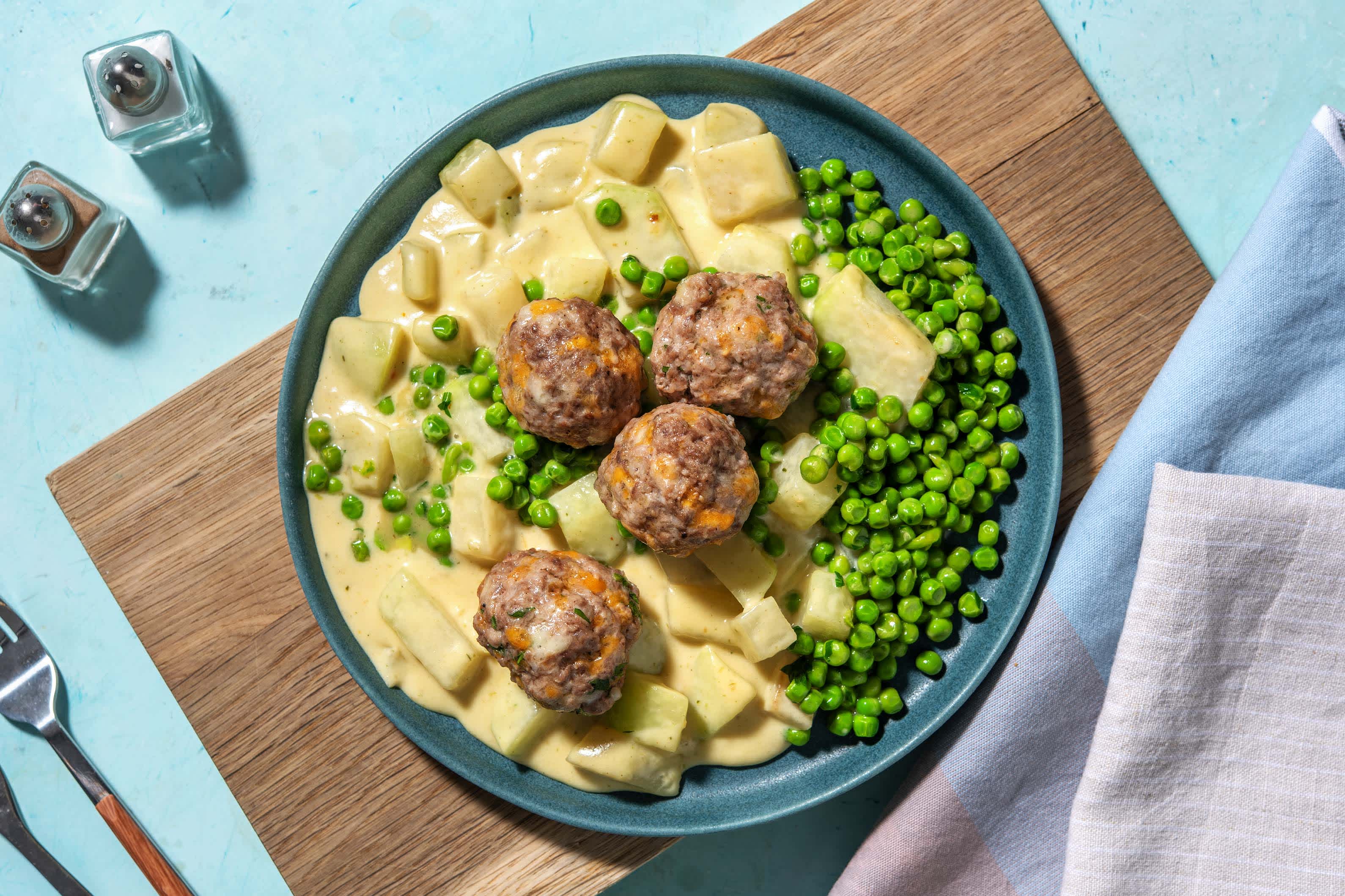 Käsige Hackbällchen mit Rahmkohlrabi Rezept | HelloFresh