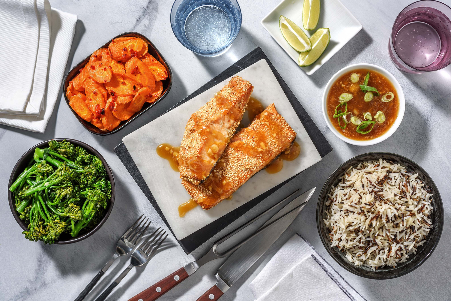 Lachsfilet im Sesammantel mit Teriyakisoße Rezept | HelloFresh