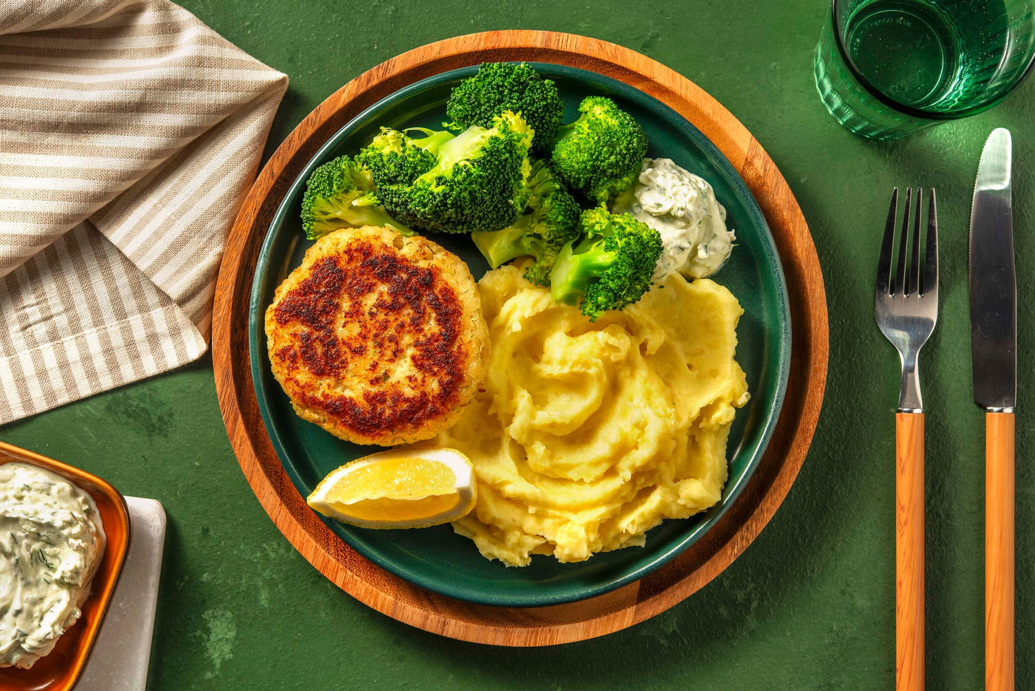 Selbst gemachte Fischfrikadelle mit Kartoffelstampf Rezept | HelloFresh Selbst gemachte Fischfrikadelle mit Kartoffelstampf Rezept | HelloFresh