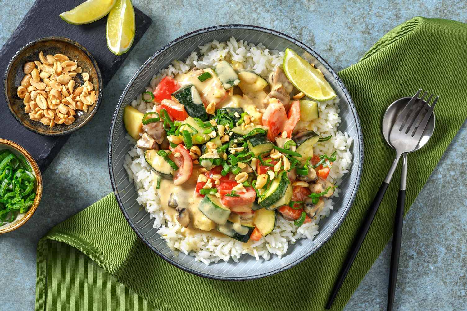 Scharfes grünes Gemüsecurry mit Limettenreis Rezept | HelloFresh