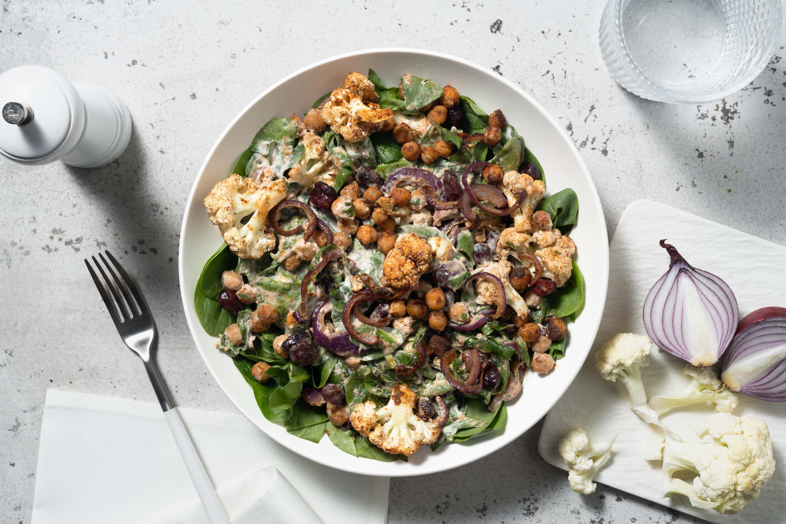 Levantinischer Blumenkohlsalat mit Sultaninen Rezept | HelloFresh