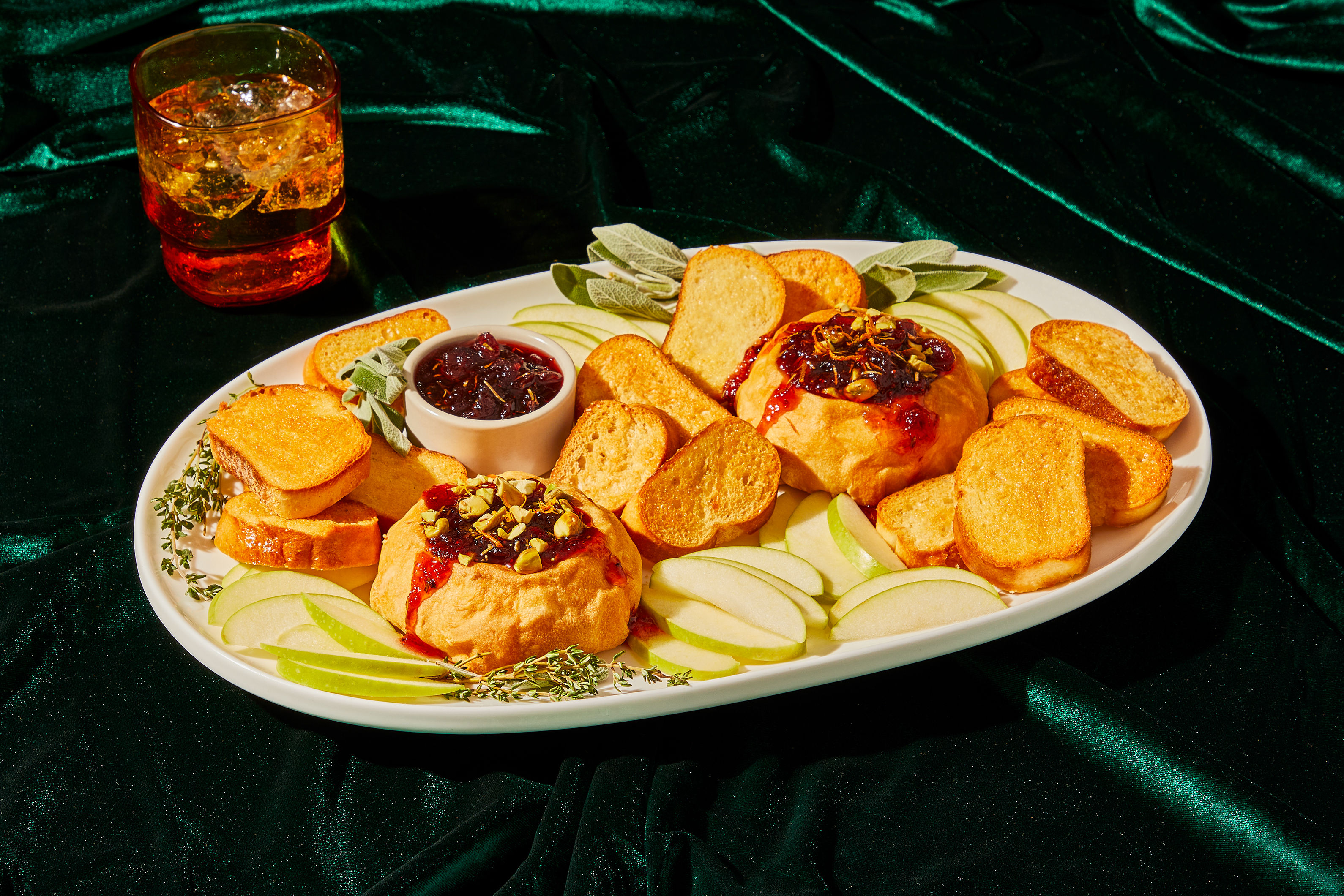 レンジとバーバリー　まとめ Orange-Cranberry Pistachio Baked Brie Recipe | HelloFresh