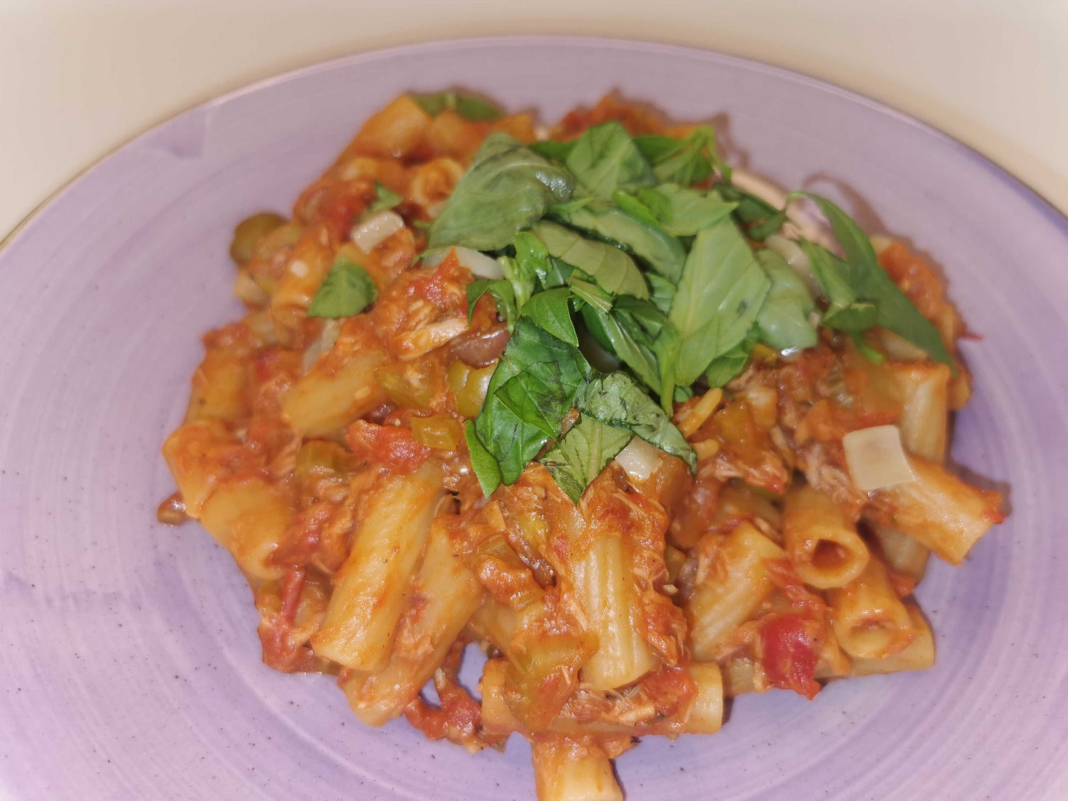 Pasta in Thunfisch-Tomatensoße Rezept | HelloFresh