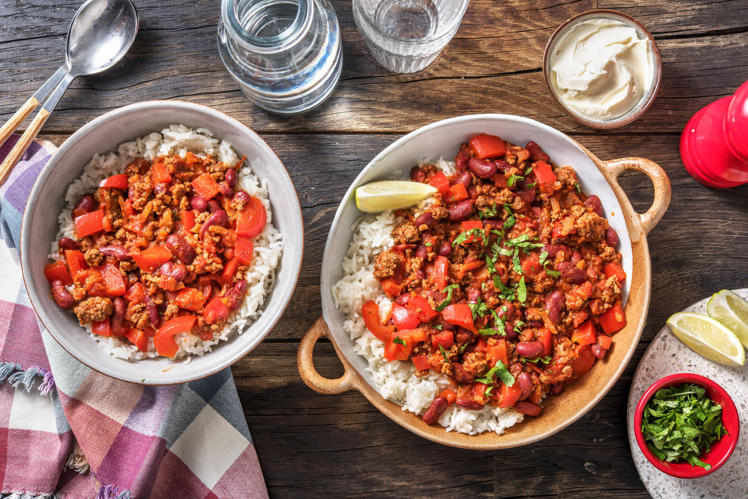 Familjens Chili Con Carne med ris, gräddfil och koriander Recept