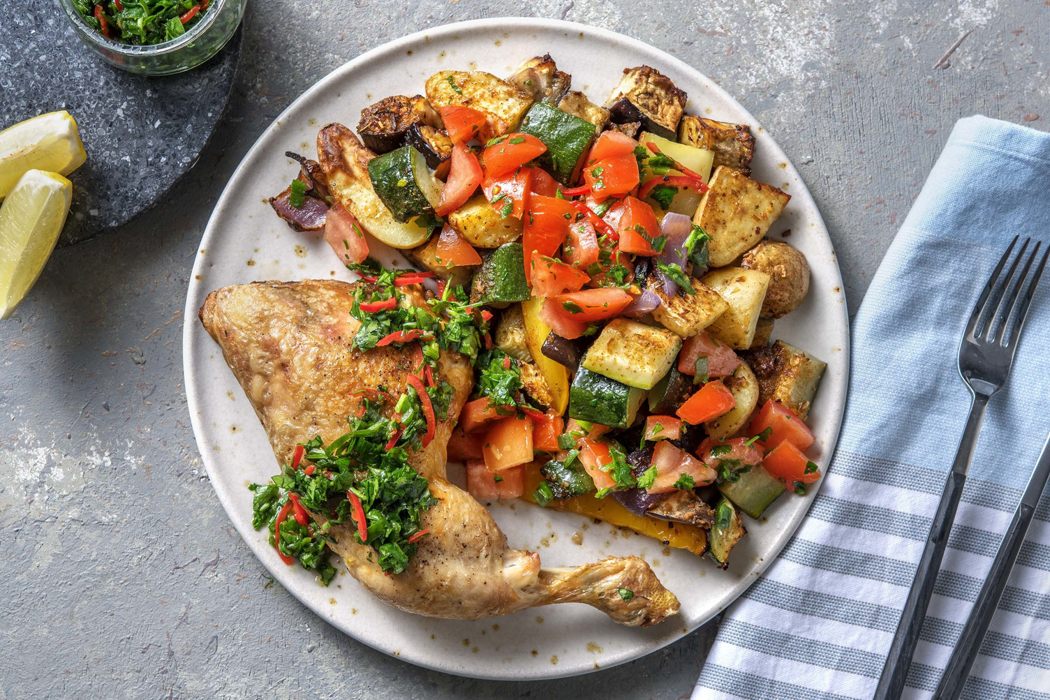 Hähnchenkeulen mit Bärlauch-Chimichurri Rezept | HelloFresh