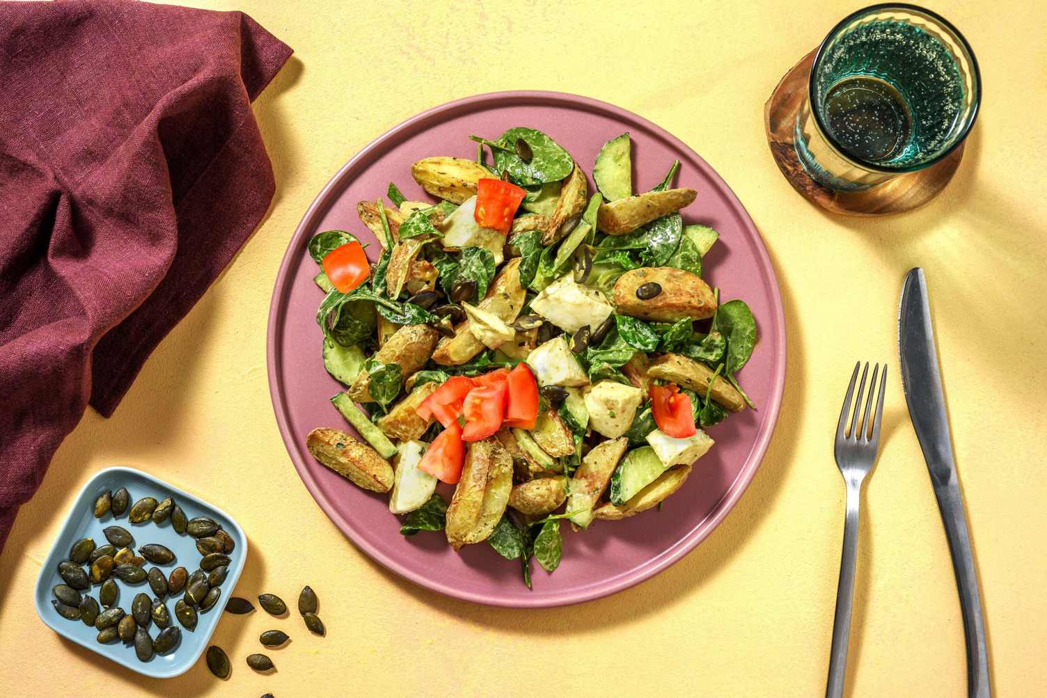 Warmer Kartoffelsalat mit Mozzarella und Tomaten Rezept | HelloFresh