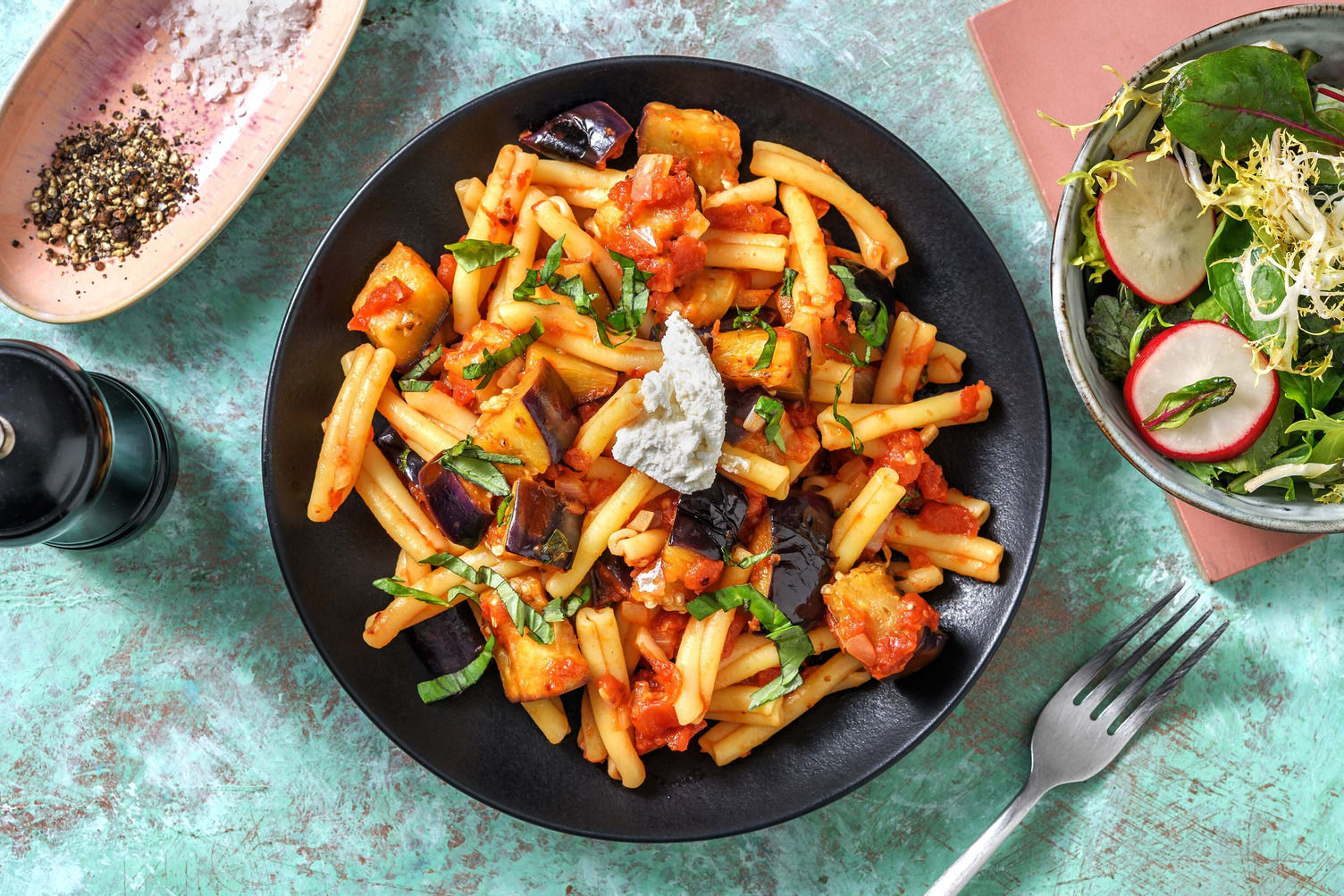 Pasta alla Norma med rädissallad och ricotta Recept HelloFresh